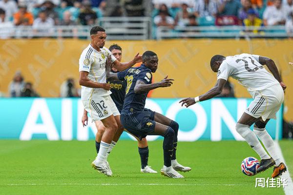 Sau khi bị loại khỏi Câu lạc bộ World Cup, Juventus đã nhanh chóng ký hợp đồng với tiền đạo Ligue 1, với ủy ban của đại lý đạt 15 triệu euro