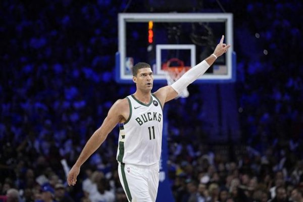Lopez không chọn Lakers? Bỏ qua: Anh ấy không muốn đi đến rạp xiếc và anh ấy biết con dê cần phải đổ lỗi