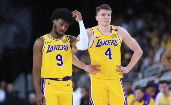 Nếu tân binh của Lakers biểu diễn đẹp nhất mùa trước, thì đó chắc chắn là Kneckett