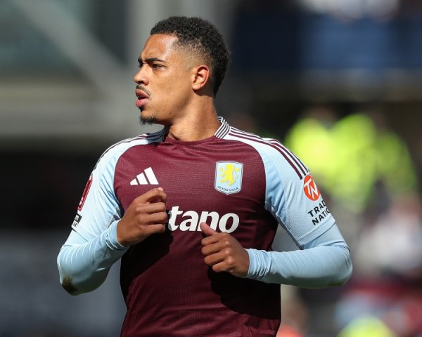 TA: Tiền vệ Villa Ramsey hiện đang ở trong một tình huống khó xử. Newcastle đã tìm kiếm 50 triệu bảng hơn một năm trước