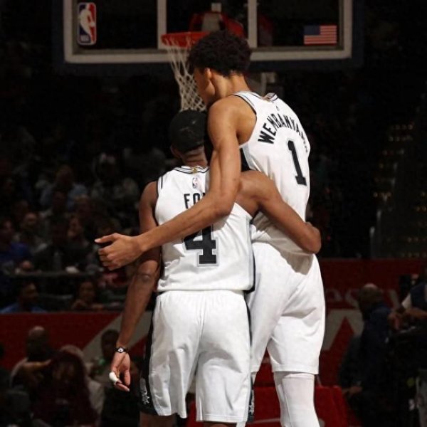 Đầy đủ tài năng! Truyền thông đã hỏi: Liệu Spurs có thực hiện trận playoffs mùa tới