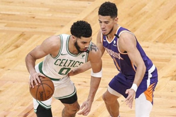 Năm đội khó hiểu nhất được bao gồm trong cấu hình dòng sản phẩm: Celtics trống ở phía trước và bảo vệ điểm Suns